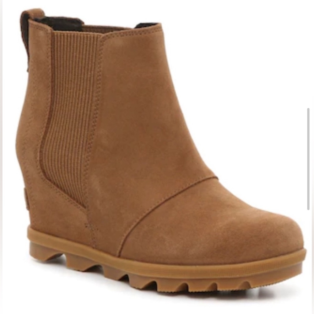 SOREL JOAN OF ARCTIC II WEDGE CHELSEA SNOW BOOT - 7.5 - Cognac Suede